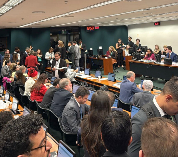 Piso salarial da Fisioterapia e Terapia Ocupacional é aprovado na CCJC da Câmara e agora segue para o Senado